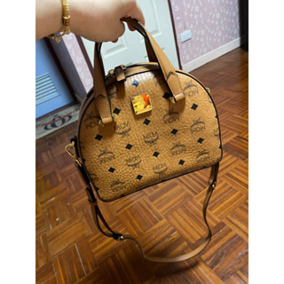 MCM แท้ 100 % รุ่น Half Moon SizeMini สี Cognac