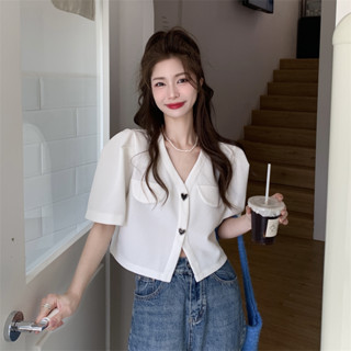 เสื้อคอวีแขนพัฟ กระดุมหัวใจ bb072