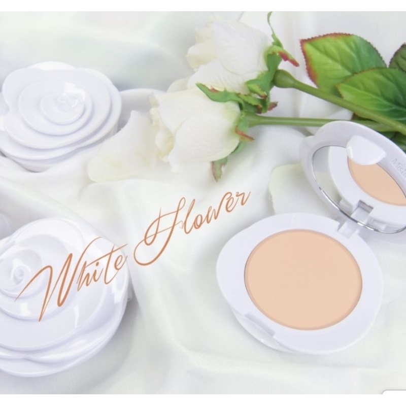 💥ปังมาก‼️แป้งพัฟ มิสทีน บอส ไวท์ ฟลาวเวอร์ Mistine Boss White Flowers Moisture Aqua Silky Powder SPF 30 PA+++ 10 g.