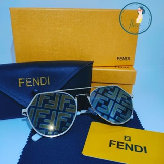 แว่นตากันแดด Fendi พร้อมกล่อง