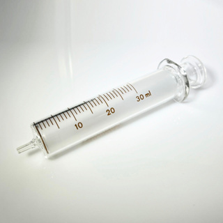 หลอดฉีดยาแก้ว ขนาด 30 ml. ปลายฉีดทำจากแก้ว (Glass Syringe Tips) กระบอกสูบชนิดขุ่น (Grounded Barrel)