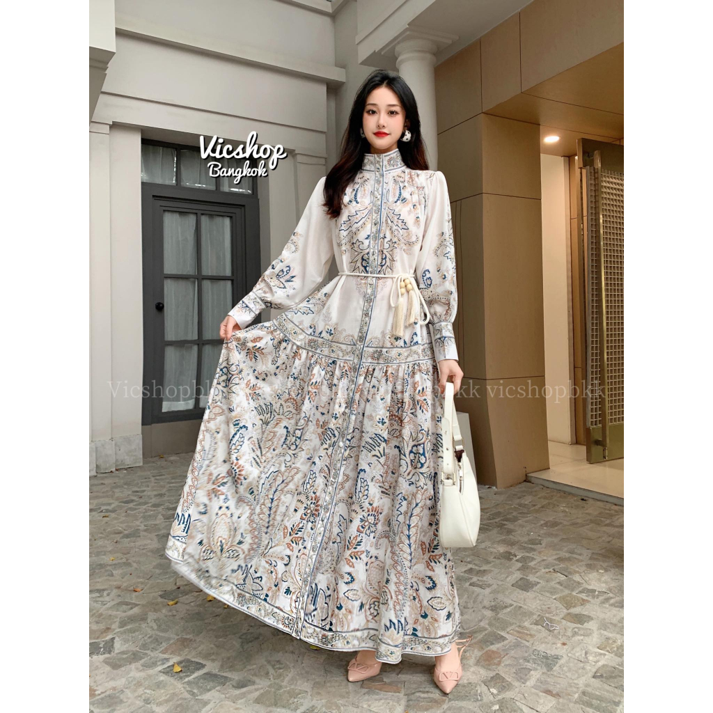 Maxi Dress แม็กซี่เดรสยาวไปงานไปทะเล ผ้าฝ้ายผสมลินินพิมพ์​ลาย คอปีนติดกระดุมหน้า แขนยาวพร้อมเชือกพู่ลูกปัดเข้าเซ็ต
