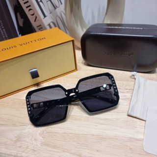 LV Unisex Sunglasses UV protection premium for gift with Box set Lv-10