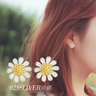 [ มีสองสี ] ต่างหูดอกคาโมมายล์ • Camomile Earrings