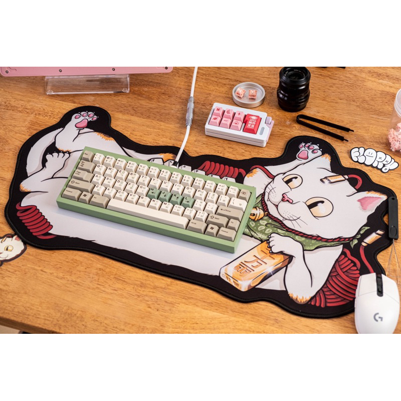 Floppy CAT R2 Deskmat แผ่นรองเม้าส์ ตัดพิเศษ ลายน้องแมว 3 แบบ 65x37cm หนา 5mm