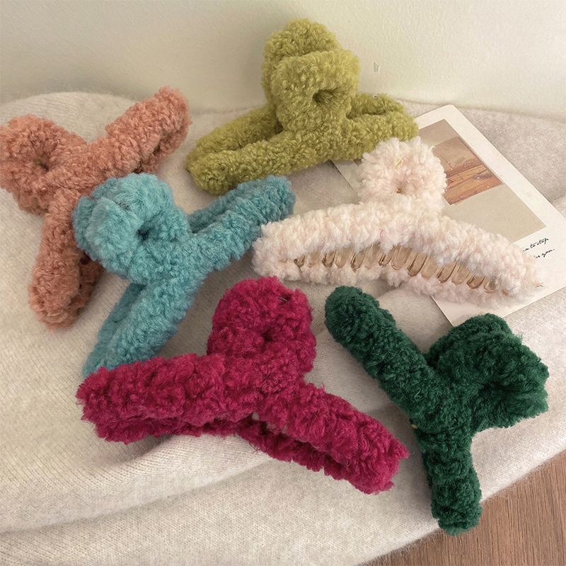 กิ๊บหนีบไขว้ขนฟู ขนาดใหญ่ 13cm. ขนฟูนุ่ม น่ารัก เก็บผมได้เยอะ หนีบแน่น กิ๊บหนีบผม