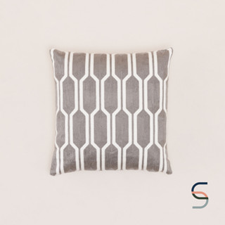 SARABARN Geometric Cushion Cover | ปลอกหมอน ปลอกหมอนทรงสี่เหลี่ยม ปลอกหมอนลายสีเทา
