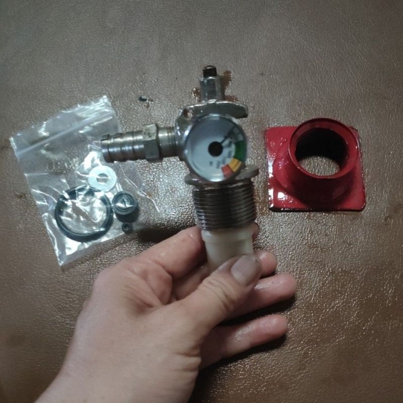 วาล์วไต้หวันมือสองเกจวัดแรงดัน 3,000 PSI พัสดุโลหะชุดโครเมียมครบชุด