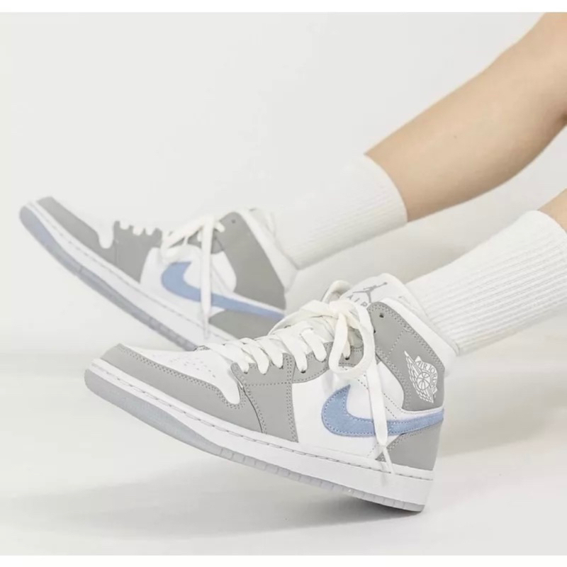 ส่งต่อ✨ Nike Air Jordan 1 Mid "Grey Blue" (W)
