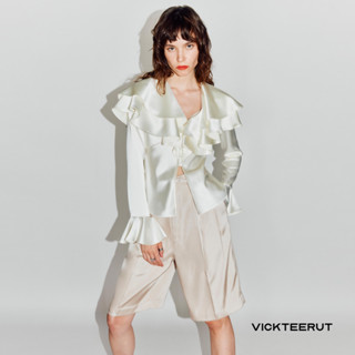 VICKTEERUT Frilled Collar Satin Blouse เสื้อแขนยาว ผ้าซาติน คอระบาย