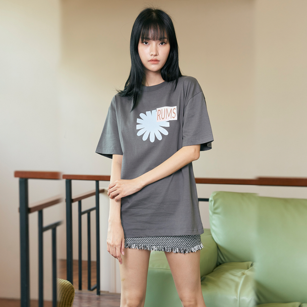 Nifty Daisy unisex t-shirt