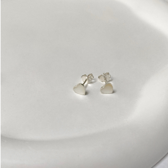 annita.silver - white pearl heart / ต่างหูหัวใจเปลือกหอยมุข ต่างหูเงินแท้925 รูปที่ 4