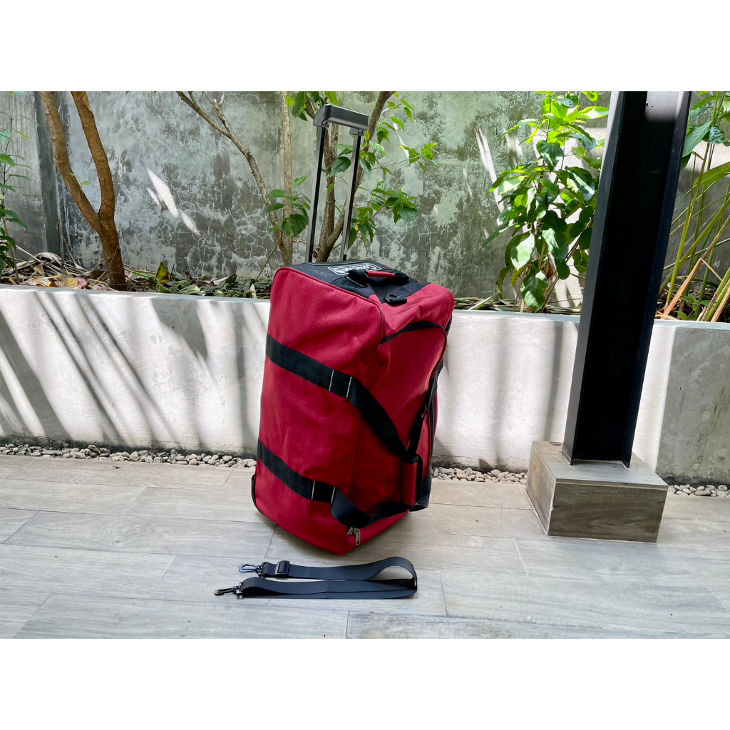 กระเป๋าเดินทางล้อลาก Coleman Carry Bag Outdoor สีแดง ใบใหญ่ มือสอง ของแท้ พร้อมส่ง