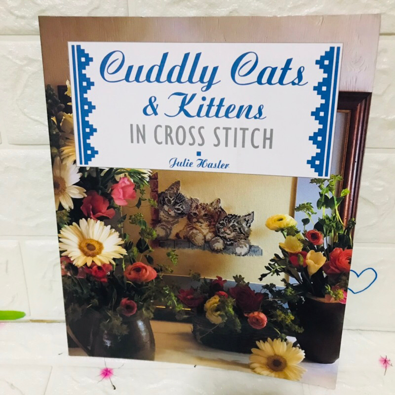 Cuddly Cats & Kittens  IN CROSS STITCH  ปกอ่อนมือสอง-al3