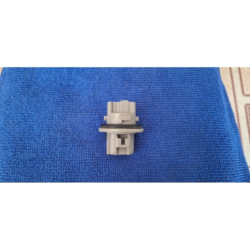 ขั้วไฟเลี้ยวโคมไฟหน้า ขนาด T20 Koito แท้