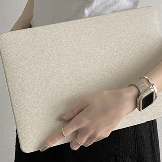 Grain Leather Mac Case แคสแม็คหนังเจาะโลโก้