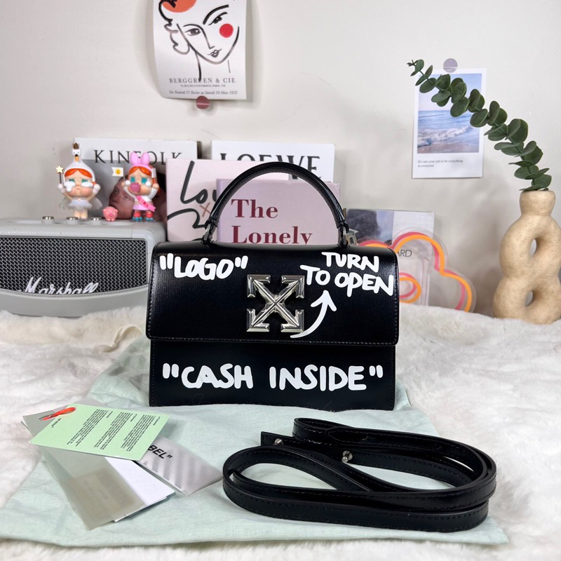 Like new‼️ O f f w h i t e jitney 1.4 cash inside ปี2020 รุ่นนี้เก๋มากกก สภาพสวยงาม มุมไม่ถลอก ยังให