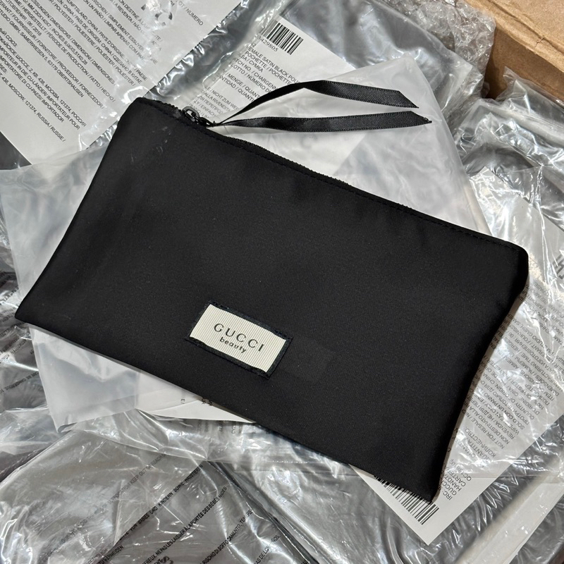 Gucci black pouch กระเป๋าเครื่องสำอางค์ สีดำ