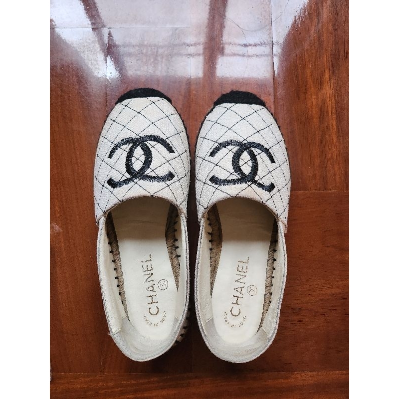 รองเท้า Chanel espadrilles (used)