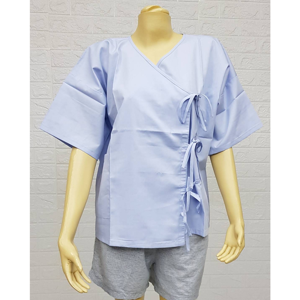 ใส่ง่ายมาก เสื้อผู้ป่วย คอวี ป้ายข้าง ตัวใหญ่ใส่สบาย ผ้าฝ้าย 100%  4 size หรือ ต้องการใหญ่กว่านี้ทัก chat ส่งเร็วมาก