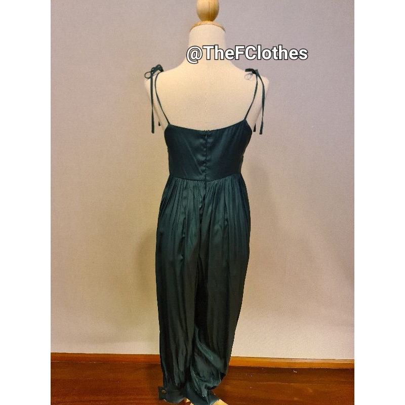 Jumpsuit จากแบรนด์ Iris Boutique 🤍💚