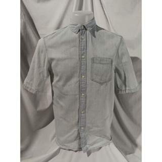 DIVIDED​(H&amp;M)​ Brand_2nd hand เสื้อเชิ้ตแขนสั้นเดนิม วัสดุผ้าฝ้าย​ 💯​%/Size S/ Made in Bangladesh/แท้มือสองกระสอบนำเข้า​
