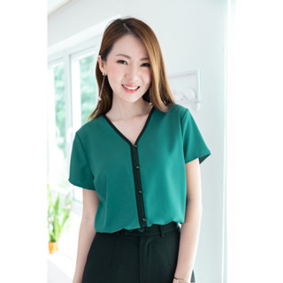 Narinari : NT2270 Button V-Neck Blouse เสื้อทำงานคอวี สวยสุภาพ