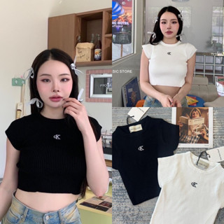 เสื้อครอปไหมพรม CK knit crop top 🏷️VALEN BASIC STORE💯 Hi-End 1:1