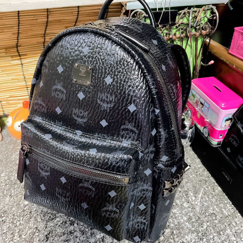 กระเป๋าสะพายเป้หนังแท้ MCM 5”x10.5” สีดำ