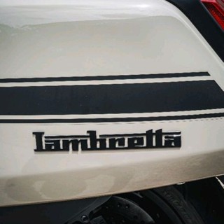 ใหม่!! สติกเกอร์​ PVC และสติกเกอร์สะท้อนแสง 1คู่ สำหรับติดทับ Logo ฝาข้าง Lambretta X300 หล่อ​ เด่น​ สีสวย​ : Pocenti