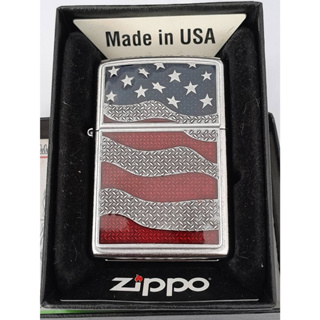 ZIPPO 29513  DIAMOND PLATE FLAG  STREET CHROME EMBLEM ATTACHED สีเงินผิวโครเมี่ยม ติดพิณนูนจากโรงงาน ผลิตปี2017ของใหม่