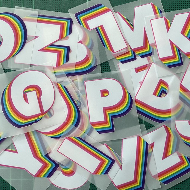 👕 ตัวรีดติดเสื้อ  อักษร  A - Z สีรุ้ง  👕 รีดง่ายรีดติดทุกเนื้อผ้าติดได้ทุกเนื้อผ้า  🌈