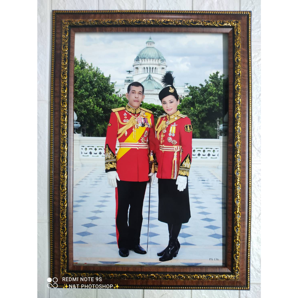 ร้านภาพมงคล888 ภาพ ร.10พร้อมราชินี ขนาด10×15นิ้ว ใส่กรอบทองอย่างดี ขนาดภาพ10×15นิ้ว ขนาดรวมกรอบ 13×18 นิ้ว ราคา ถูกที่สุด ดีลบีเคเค แกลเลอรีภาพที่ 6