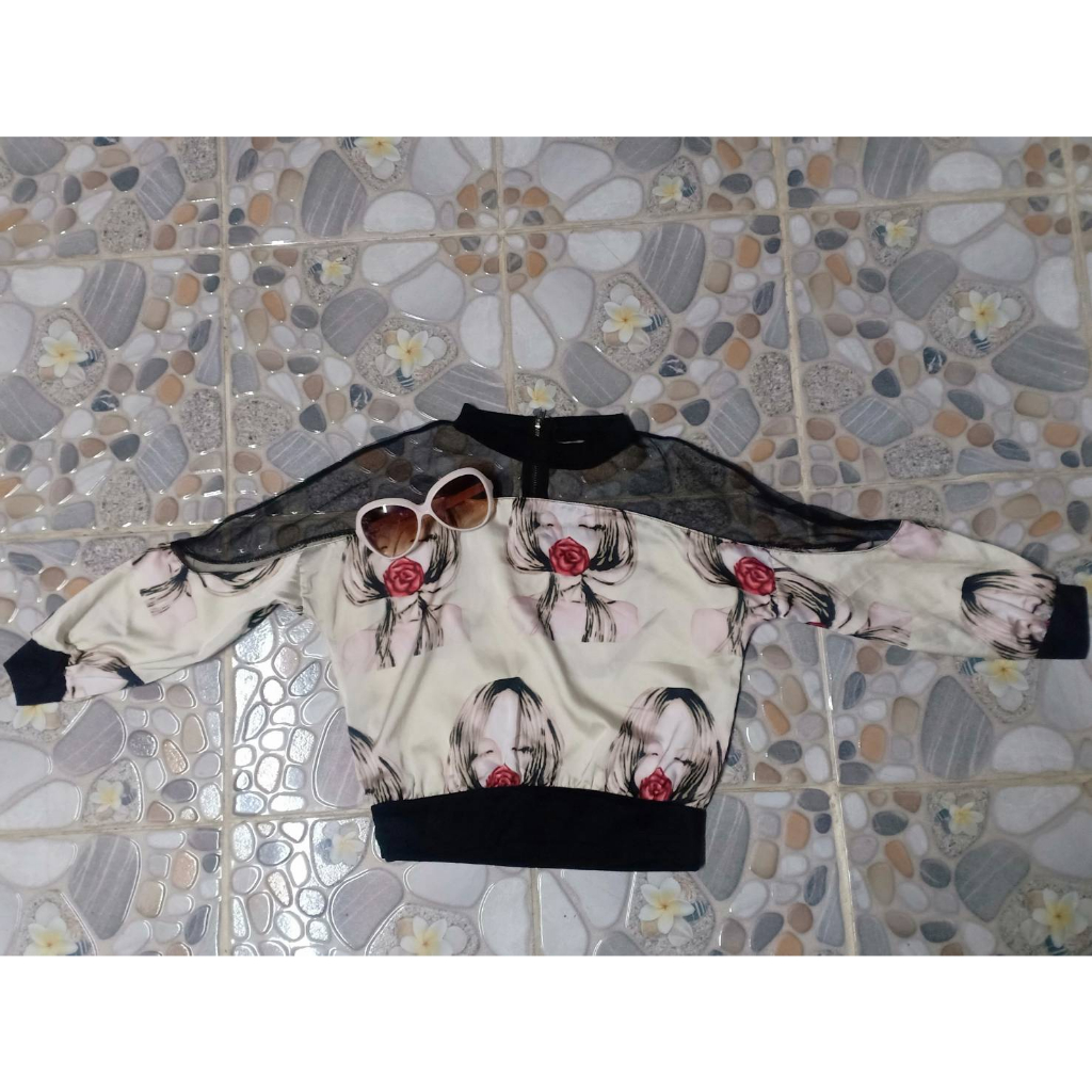 Aส2(ถ252ตทว) #เสื้อหญิงงานผ้าซาตินผ้าพิมพ์ลายแต่งซิปหลังแขนยาว สไตร์สรีท งานน่ารัก รอบอก:36" เสื้อยาว :18.5" แขนยาว :