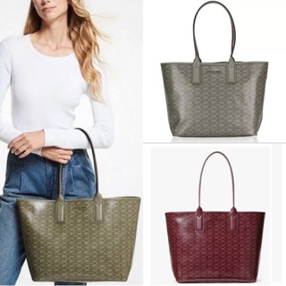 🎀 (สด-ผ่อน) กระเป๋าชอปปิ้ง 17.5 นิ้ว สีแดงไวน์ สีเขียวลาย 35H1T2JT3C MICHAEL KORS JODIE LARGE LOGO JACQUARD TOTE BAG