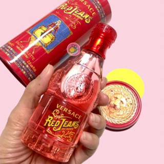 แท้!Versace Versus Red Jeans Eau De Toilett Spray for Women 75ml. น้ำหอมสำหรับผู้หญิงแนวความหอมหวาน สไตล์ Floral Fragran