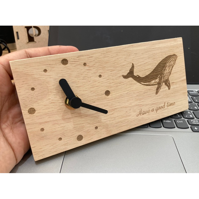 นาฬิกตั้งโต๊ะ ไม้จริง มินิมอล (บริการสลักชื่อ รูป โลโก้ฟรี ) watch wooden