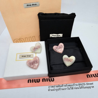 MIU MIU Rasin Heart Logo Crystal Hair Clip กิ๊บหนีบจากแบรนด์ มิว มิว  รูปหัวใจ วัสดุเรซิ่น มีเนื้อลายตัวงาน  งานสวยมาก