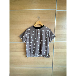 Cotton T-shirt ตัวผ้าลื่นๆ polka dot เทาน่ารักใส่สบาย อก 38 ยาว 21/ 23 Code: 1028(7)