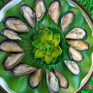 ใบบัวปลอม ใบตองปลอม ใบบัวเทียม วางบนโต๊ะแต่งร้านอาหาร รองจานกันลื่น พร๊อพถ่ายรูป ตกแต่งอ่างปลา MoMo Bakery