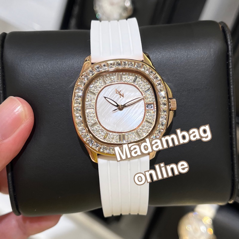 LYN Sylvie Watch นาฬิกาข้อมือ สายซิลิโคนหน้าปัดเหลี่ยม สีดำ สีขาว