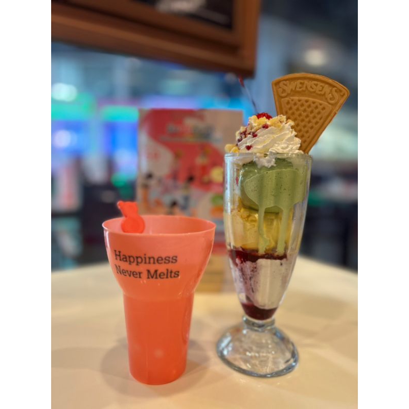 Swensen’s ถ้วยไอศกรีมซันเดเปลี่ยนสีได้พร้อมช้อน สีแดง🤍❤️ ของใหม่พร้อมส่ง