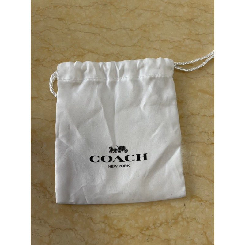 พร้อมส่ง 🔥Sale 75🔥ถุงผ้า Coach ไว้ใส่เครื่องประดับ พวงกุญแจ กระเป๋าใส่นามบัตร ฯลฯ  ขนาด กว้าง 4.3" x สูง 5"