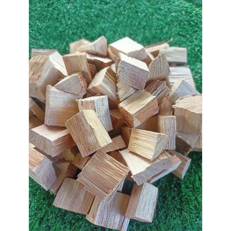 ไม้ลำใยรมควันLongon Wood หั่นชิ้นจิ๋ว ขนาดชิ้นไม้1-2ซ.ม ขนาด 500 กรัม ราคา99 บาท
