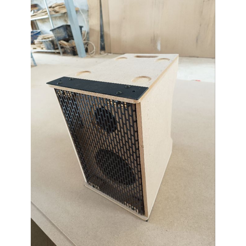 ตระแกรงสำหรับตู้ลำโพงแขวน6.5นิ้วแหลมจาน4นิ้วไม้MDF9mm.(ไม่ใช่ตู้)
