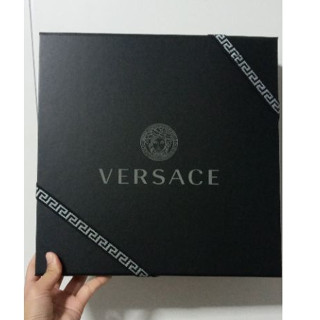 [กล่องแบรนด์แท้ พร้อมการ์ด สภาพ 100%] Versace แท้ กล่องการ์ดกระดาษรอง ตามภาพ ขนาดใส่เสื้อยืด ได้ 2 ตัว