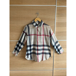 Shirt ลาย Burberry ลายสวย ผ้านิ่ม อก 34 ยาว 25 ❌ตำหนิรอยเปื้อนชายเสื้อ Code: 1019(7)