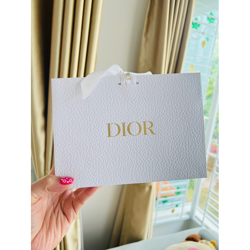 ถุงกระดาษ Dior  พร้อมริบบิ้น Dior ❤️❤️ของแท้จากช้อป 🛍️ Siam Paragon  🌸🌸