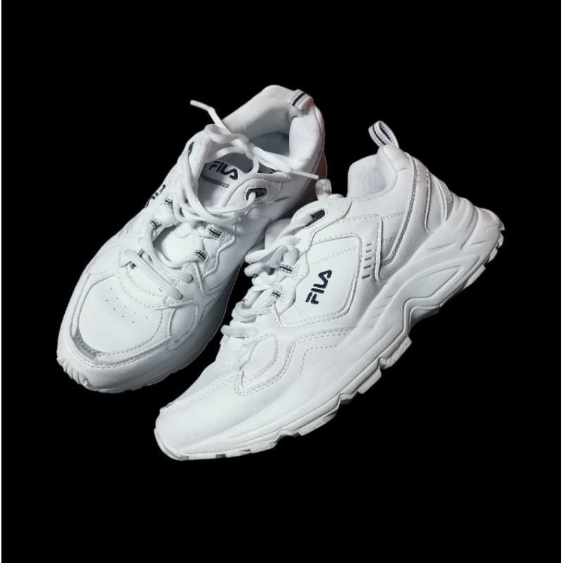 รองเท้าผ้าใบ FILA สีขาว