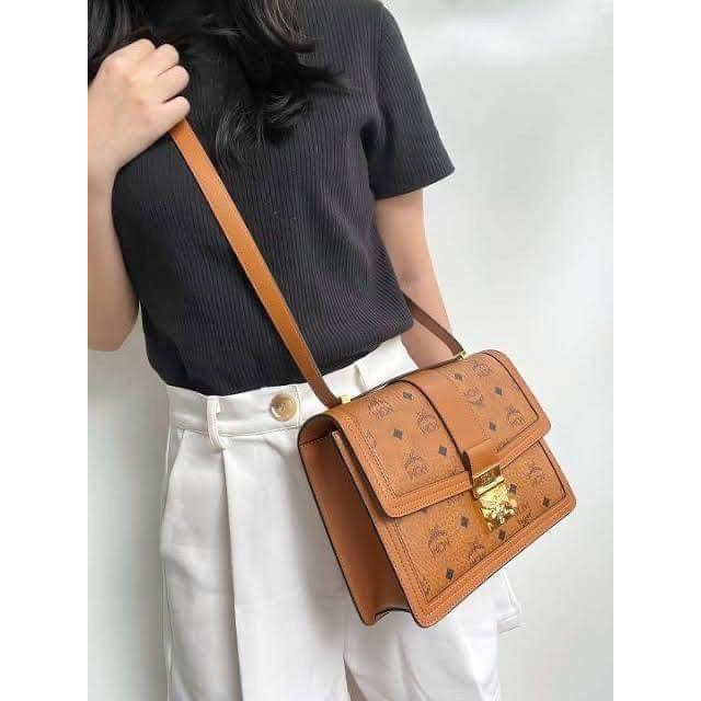 MMCM TRACY SHOULDER BAG IN VISETOS